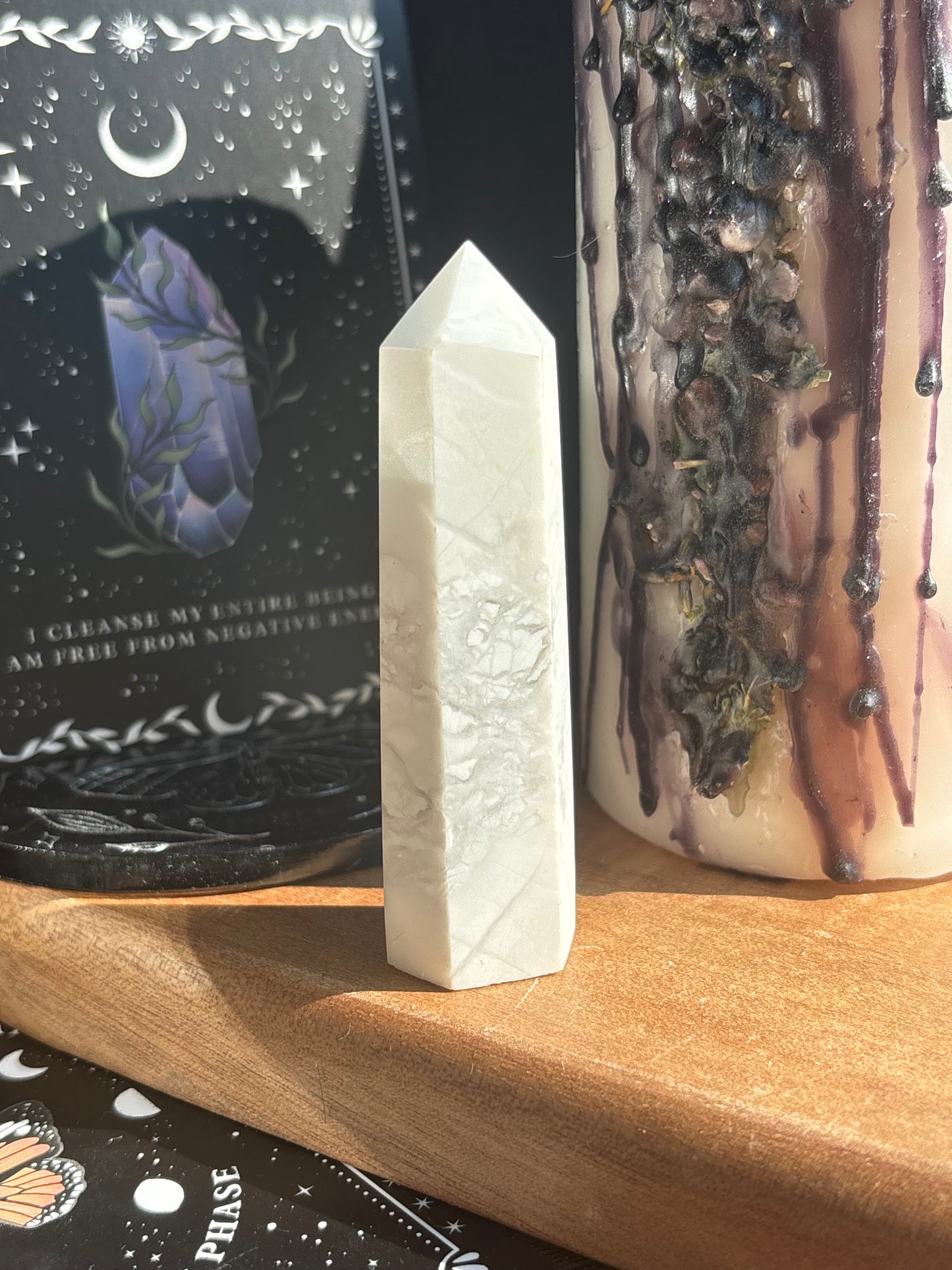 Howlite Point