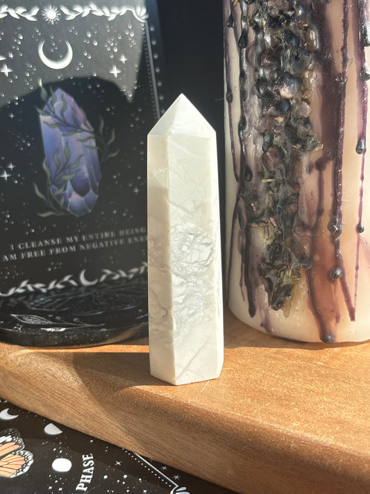 Howlite Point