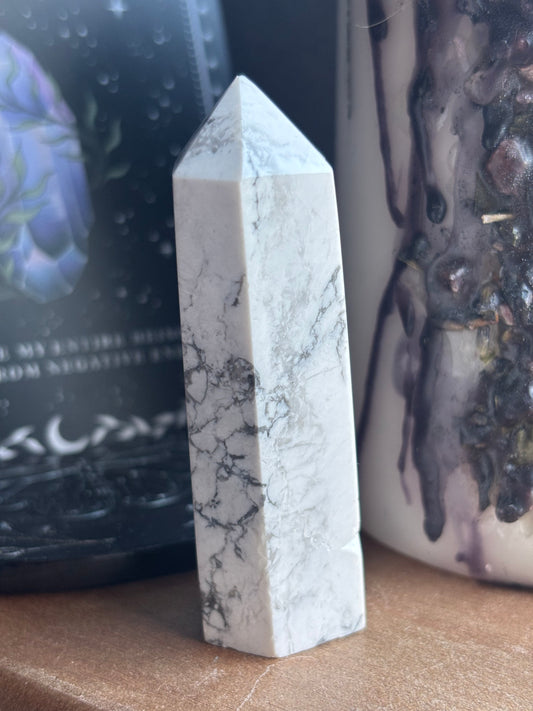 Howlite Point